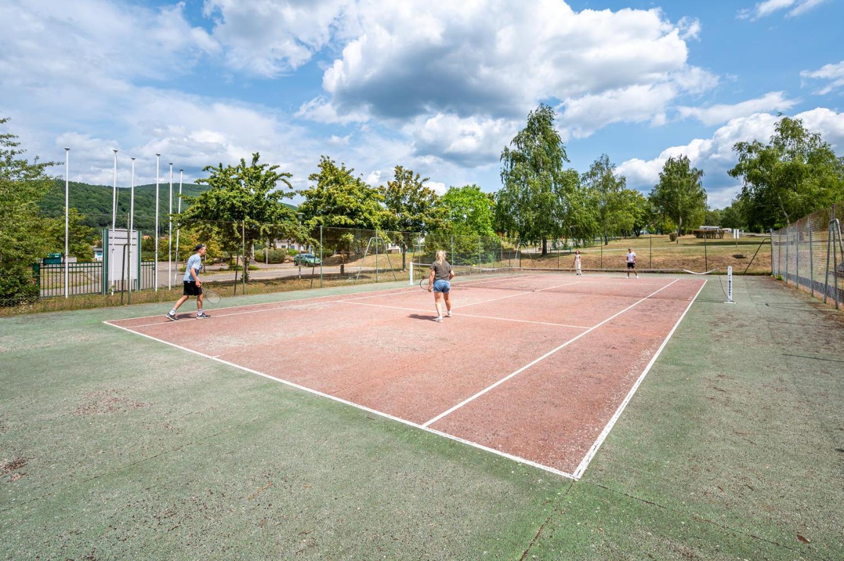 Camping Les Vosges Du Nord Oberbronn 外观 照片